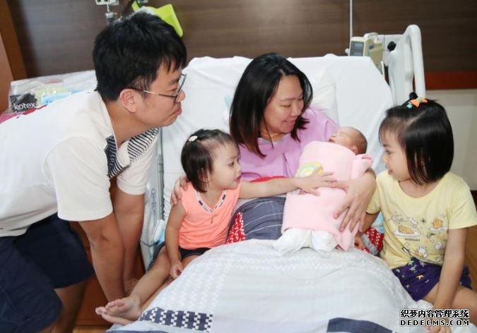 恒达平台官网 安微尼亚山医院连续两年 迎圣诞第一婴